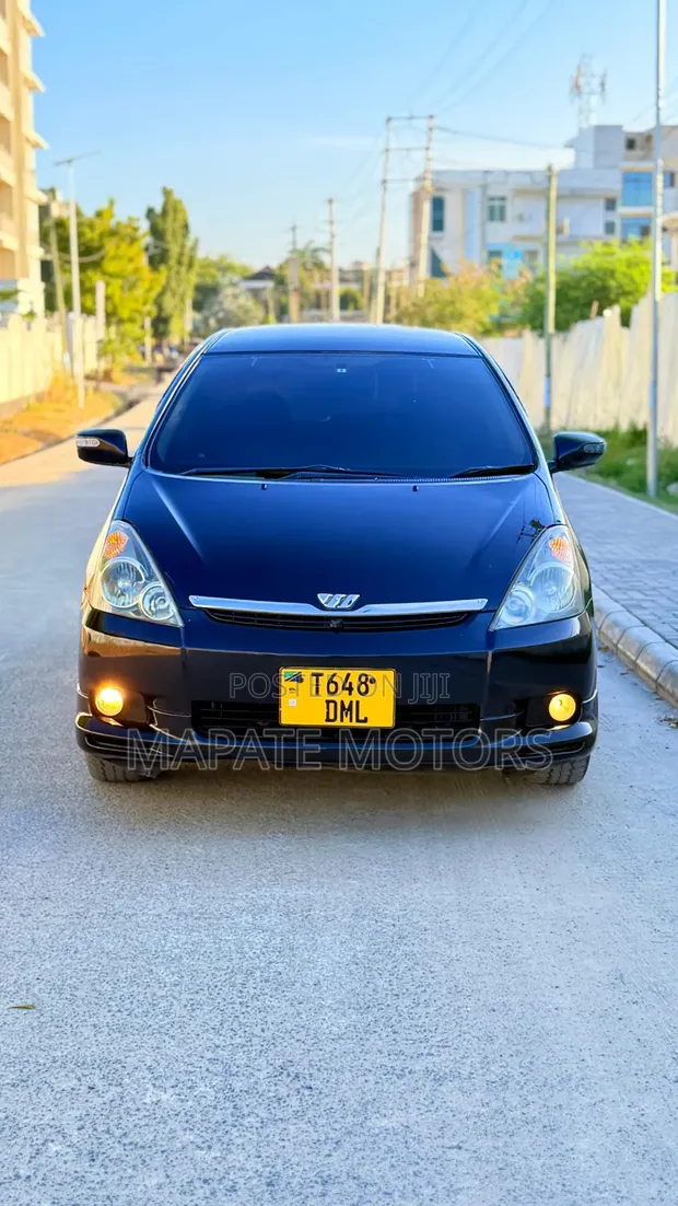 Toyota Wish 2004 Nyeusi - 1