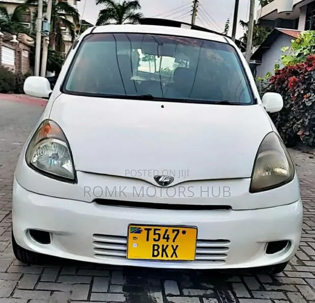 Toyota Fun Cargo 2004 - White - 1