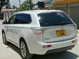 Mitsubishi Outlander 2014 Nyeupe (White Pearl) - 2