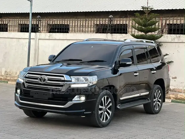 Toyota Land Cruiser 200 Series 2015 Black - 1