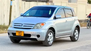 Toyota IST 2003 Nyeupe