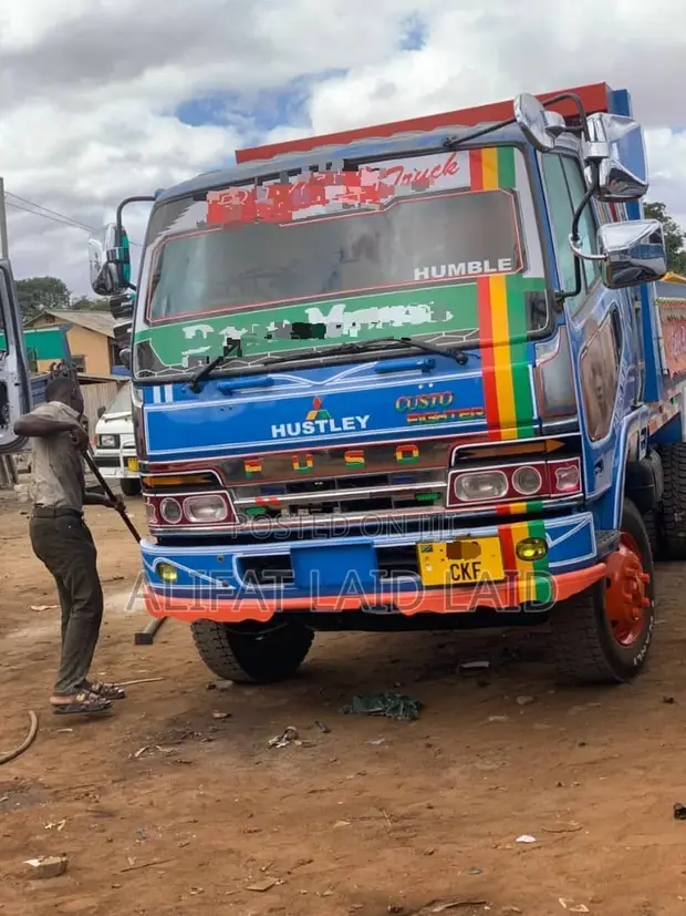 Mitsubishi Fuso Fighter Lori Ndogo - 1