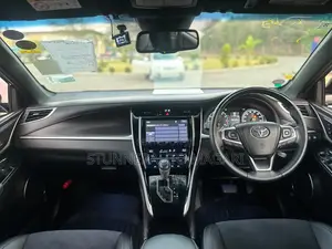 Toyota Harrier 2016 Nyeusi ya Matt
