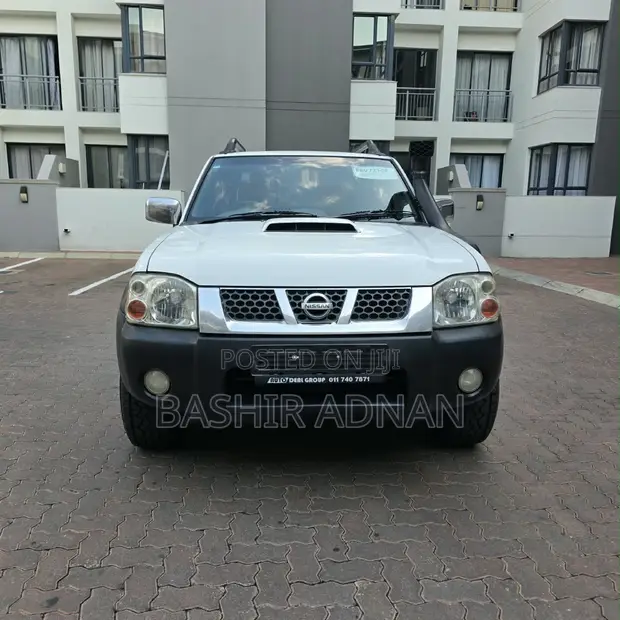 Nissan Hardbody NP300 2019 Nyeupe - 1