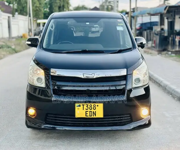 Toyota Noah 2007 2.0 143hp FWD (7 Seater) Nyeusi - 1