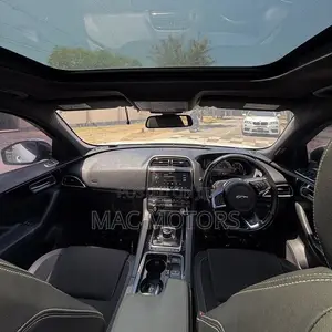 Jaguar F-Pace 2018 Nyeupe