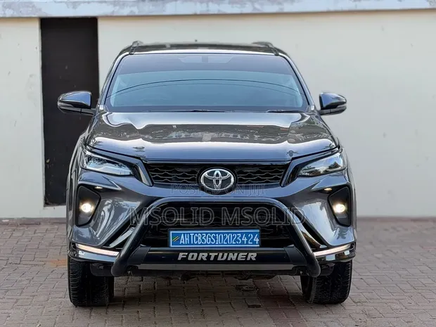 Toyota Fortuner 2023 Kijivu - 1