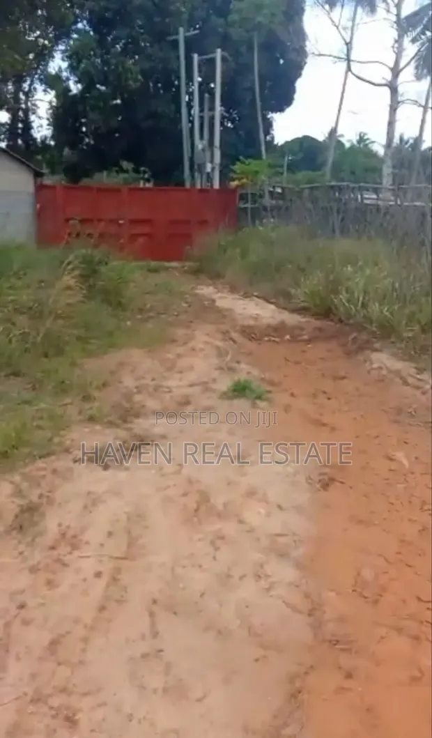Yard na Godauni Inauzwa, Mabagala Kisemvule - 1