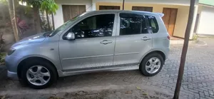 Mazda Demio 2003 Nyeupe
