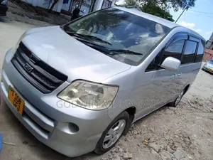 Toyota Noah Voxy 2001 Nyeupe