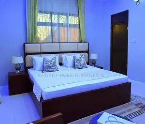 Kitanda Kipya cha Mbao Rangi ya Matt cha 5/6 na Meza Zake za Kando