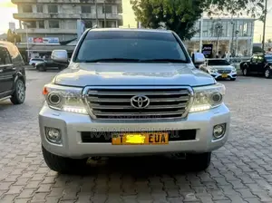 Toyota Land Cruiser VX V8 2016 Silver