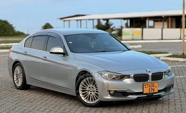BMW 3 Series 320i RWD 2014 Silver - 1