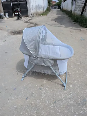 Kitanda cha Mtoto - Kikubwa na Kidogo