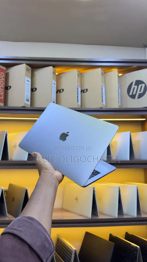 Apple MacBook Pro 2018 13" Intel Core i7 16GB RAM 256GB SSD - 1