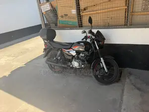 TVS HLX 125 2025 Nyeusi