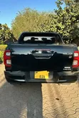Toyota Hilux 2022 Nyeusi - 4