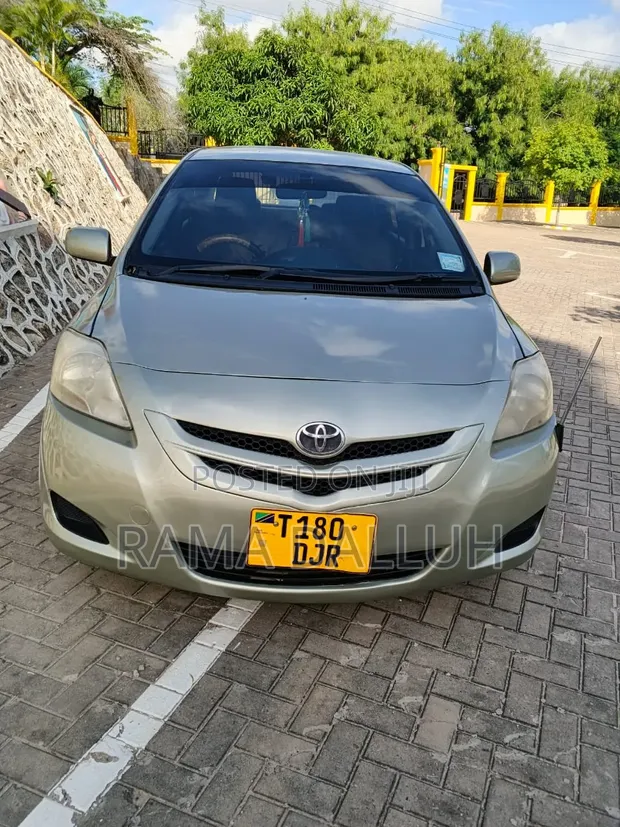 Toyota Belta 2006 Gold - 1
