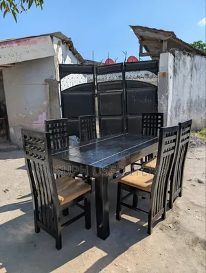 Meza ya Chakula na Viti Sita