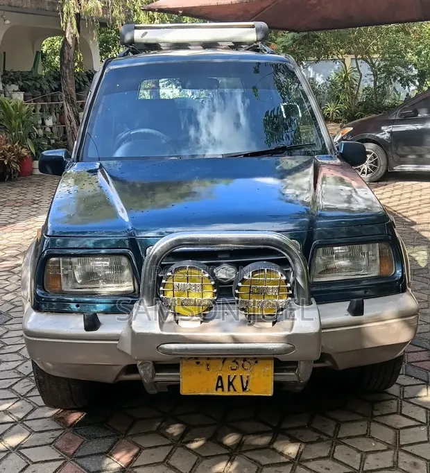 Suzuki Escudo 2000 Kijani - 1
