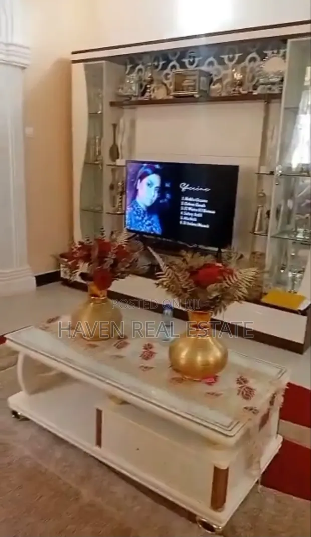 Nyumba ya Vyumba 4 vya Kulala yenye Samani Mjini - 1
