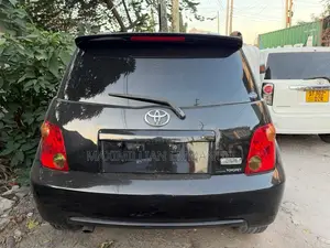 Toyota IST 2005 Nyeusi