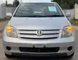 Toyota IST 2004 Nyeusi - 1