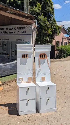 Kitalu cha Kitanda chenye Sehemu ya Kucharge - Mbao