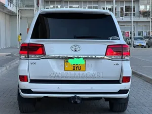 Toyota Land Cruiser 4.5 V8 TD 2017 Nyeupe