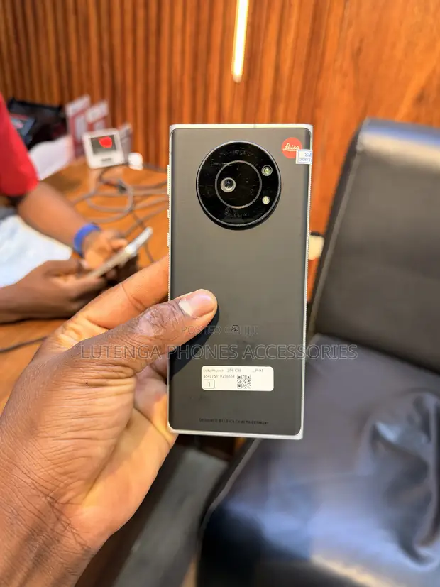 Leica Leitz Phone 1 256GB Nyeusi - 1