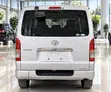 Toyota HiAce Quantum 2012 Nyeupe - 1