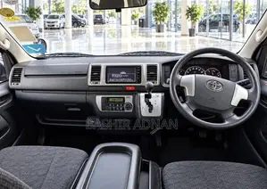 Toyota HiAce Quantum 2012 Nyeupe