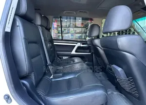 Toyota Land Cruiser VX 2017