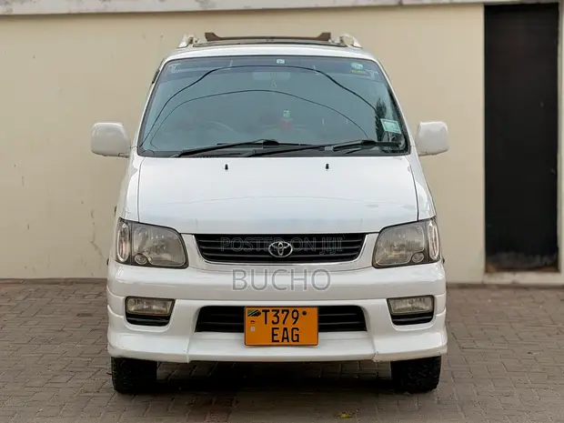 Toyota Noah 2003 White - 1