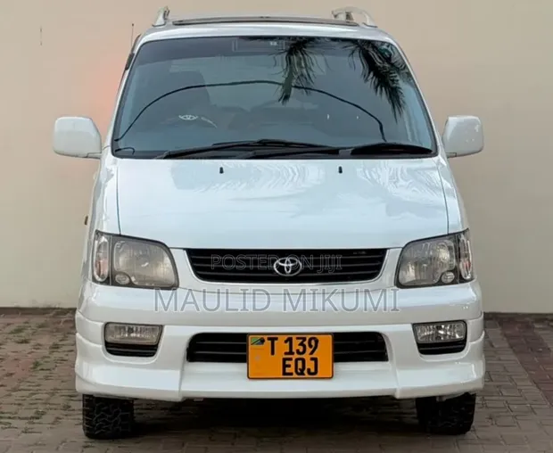Toyota Noah SR40 2004 - Open Roof, Sport Rims - 1