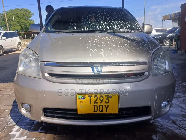 Toyota Raum 1.5 FWD 2006 Nyeupe - 1