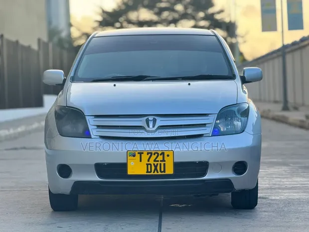 Toyota IST 2003 Silver - 1