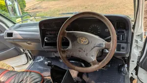 Toyota HiAce 2005 White