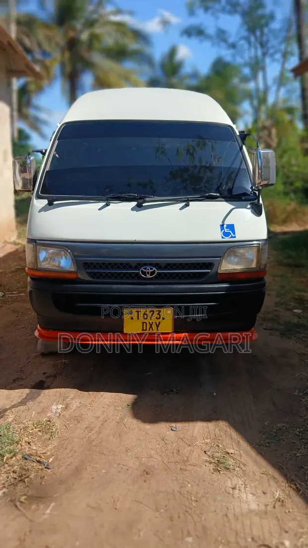 Toyota HiAce 2000 Nyeupe - 1