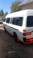 Toyota HiAce 2000 Nyeupe - 2