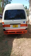 Toyota HiAce 2000 Nyeupe - 3