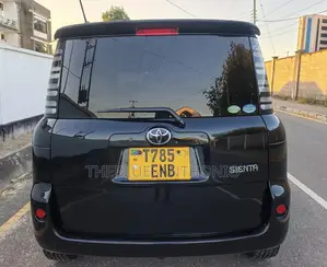 Toyota Sienta 2007 Nyeusi