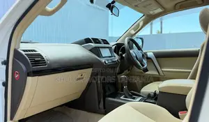 Toyota Land Cruiser Prado 2016 Nyeupe