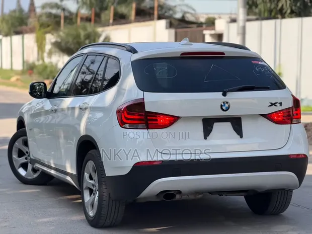 BMW X1 2011 Pearl White - 1
