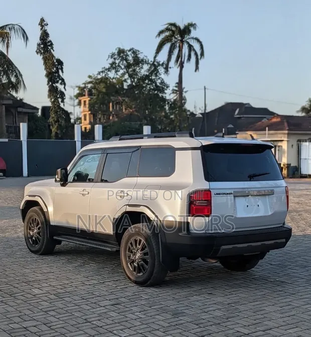 2024 Toyota Land Cruiser Prado 250 VX - 1