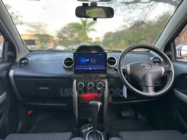 Toyota IST 2003 Nyeupe - 1