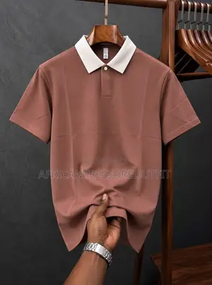 T-Shirt ya Polo Fupi yenye Vifungo