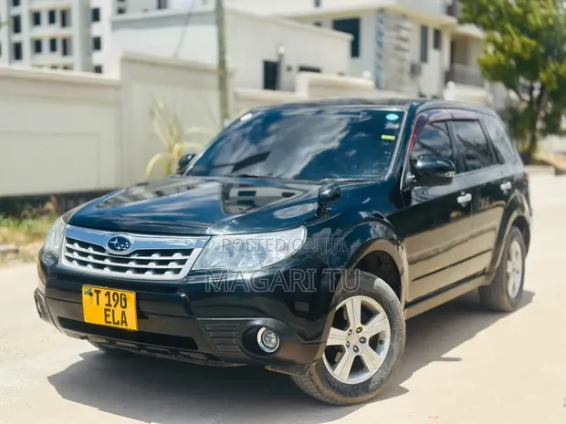 Subaru Forester 2010 Nyeusi - 1