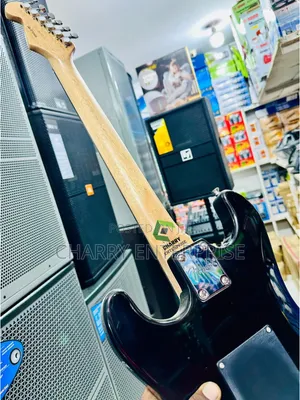 Gitaa la Fender Solo la Umeme na Bati