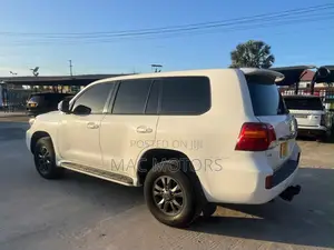 Toyota Land Cruiser VX 2010